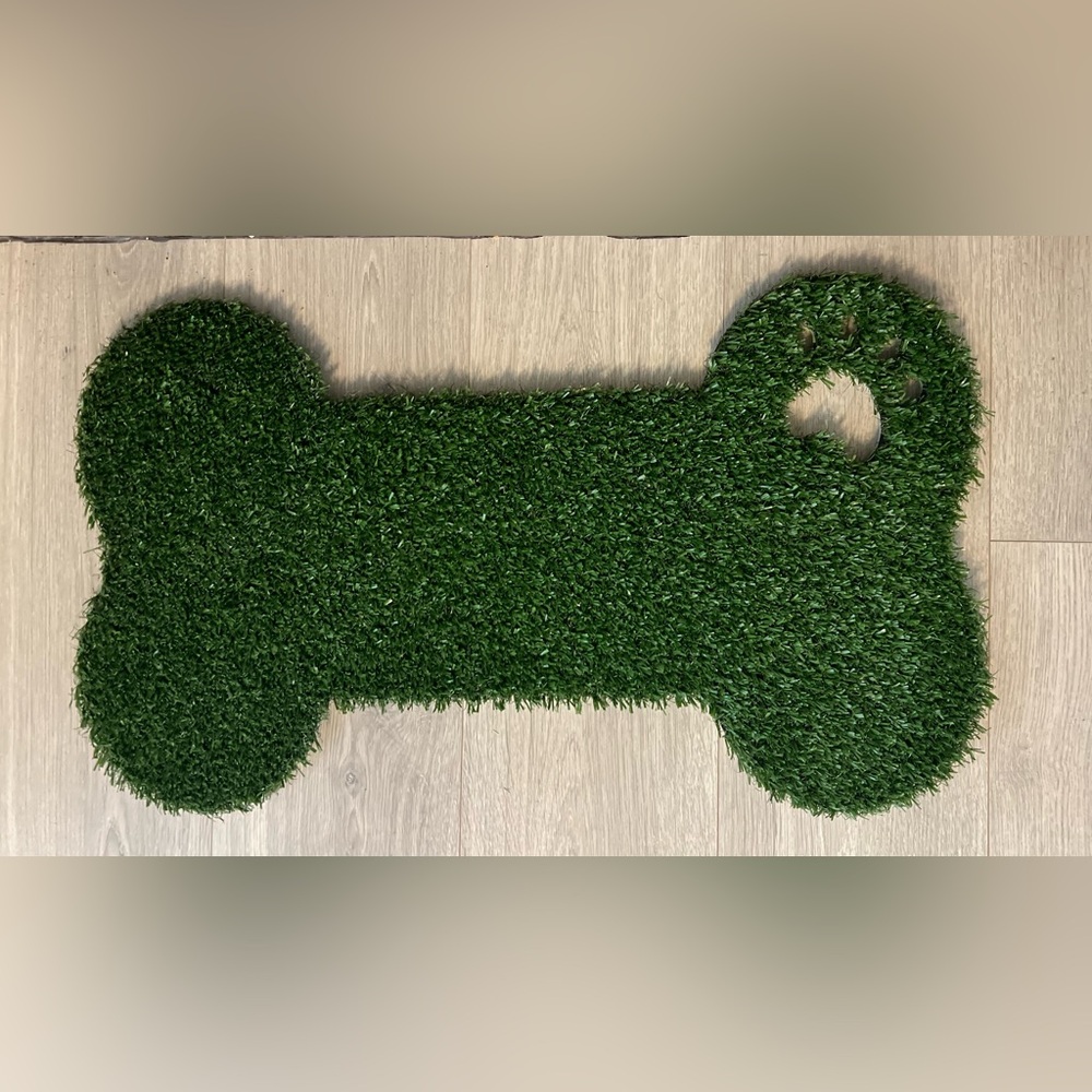 Bone-Shaped Green Door Mat/Pet Mat with Paw Accent